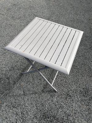 Table de jardin pliable