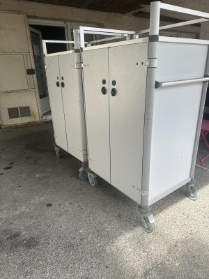 Don de chariots pour le transport de plateaux repas